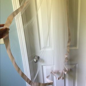 Veil 40 inchs with 7/8 inch blush ribbon trim